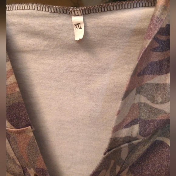 Women's Plus size Gray/Camo Lace Up Hooded Pullover Shirt size XXL mc - Picture 3 of 5